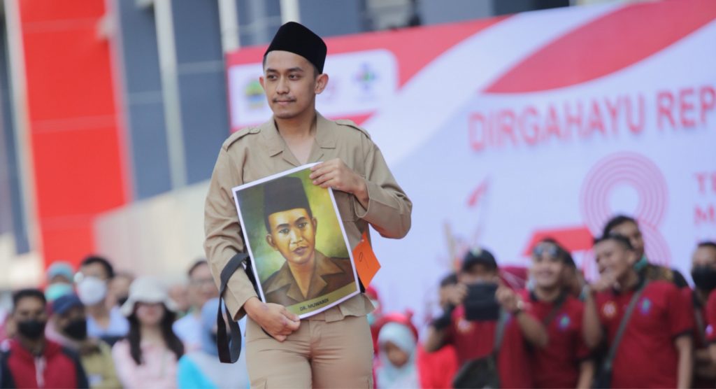 Lomba Mirip Pahlawan